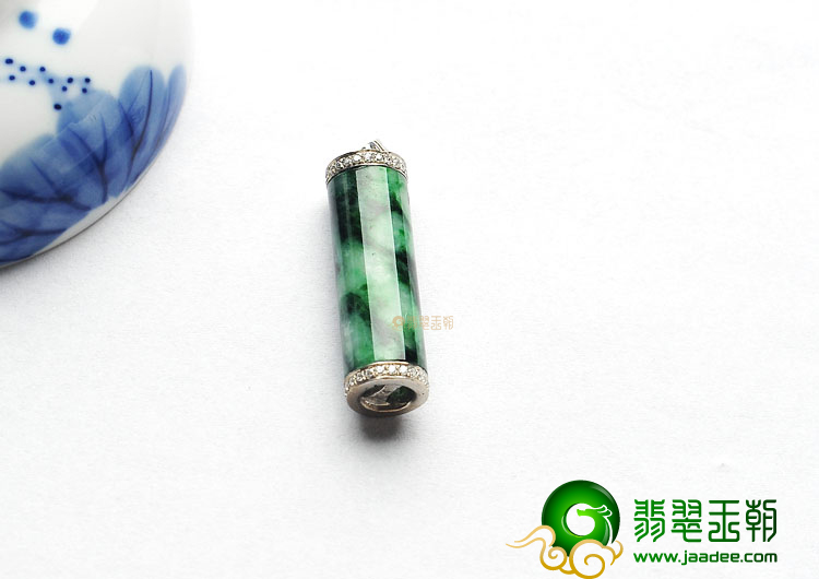 糯冰种癣加绿缅甸翡翠A货镶银路路通胸坠(水钻)