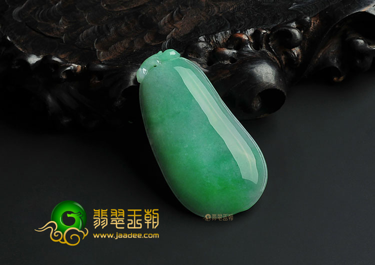 糯冰种豆色缅甸翡翠A货福瓜挂件