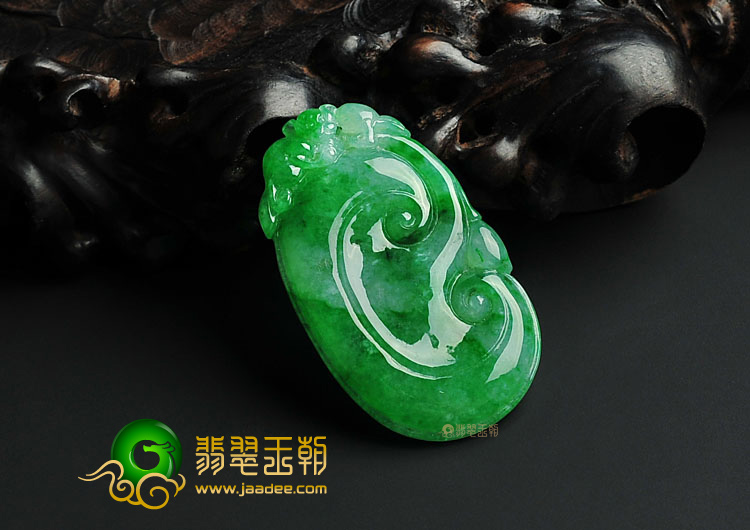 糯冰种翠色缅甸翡翠A货如意挂件