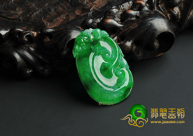糯冰种翠色缅甸翡翠A货如意挂件