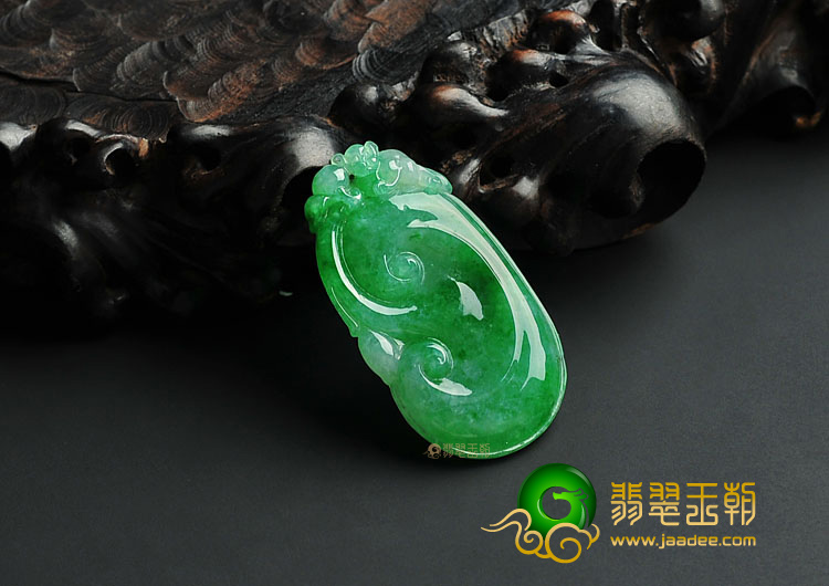 糯冰种翠色缅甸翡翠A货如意挂件