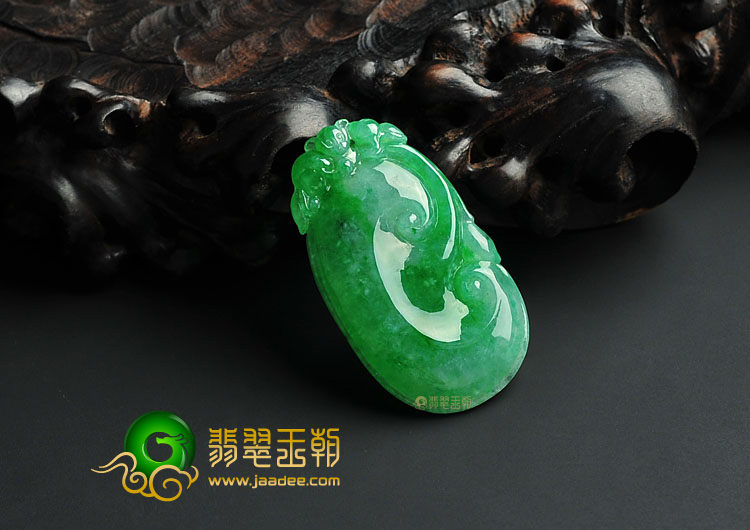 糯冰种翠色缅甸翡翠A货如意挂件