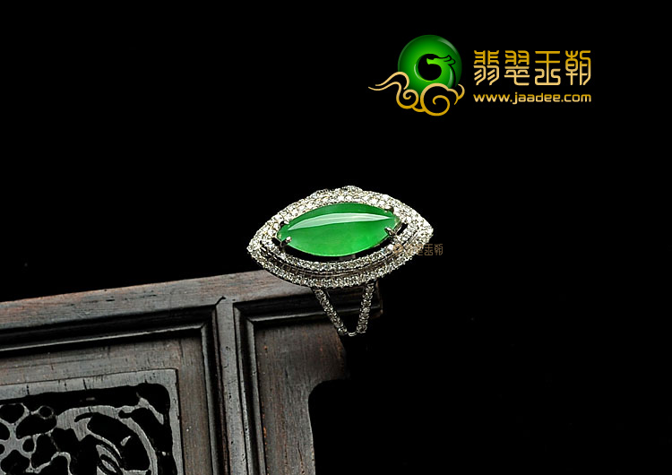 冰种翠色缅甸翡翠A货镶白金马眼戒指(真钻)