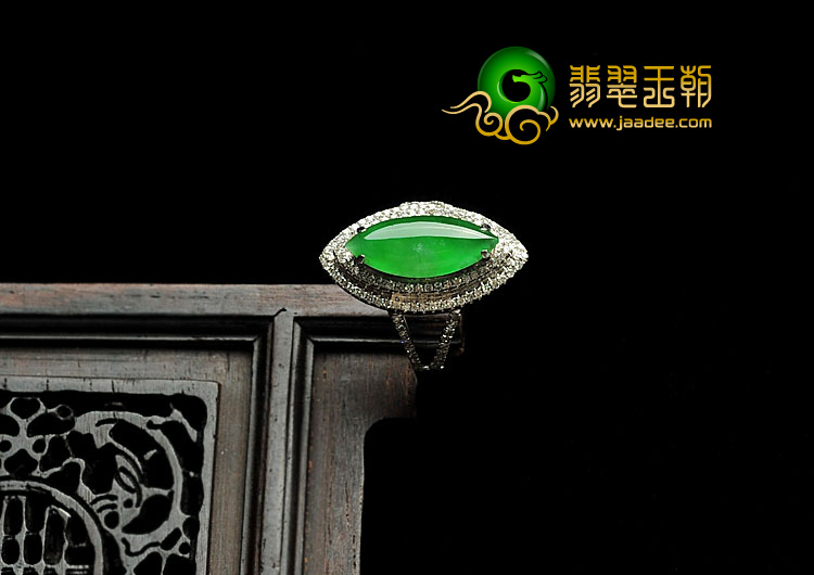 冰种翠色缅甸翡翠A货镶白金马眼戒指(真钻)