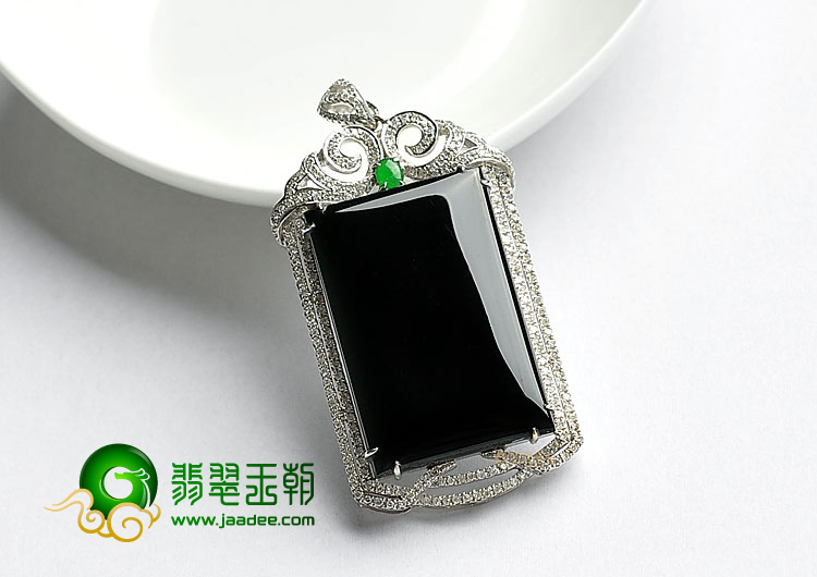 冰种墨翠缅甸翡翠A货镶白金方牌胸坠(真钻)