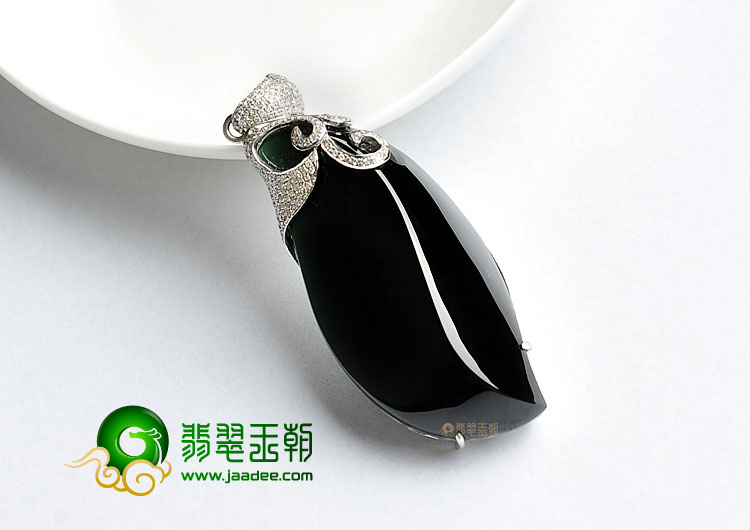 冰种墨翠缅甸翡翠A货镶白金随型胸坠(真钻)