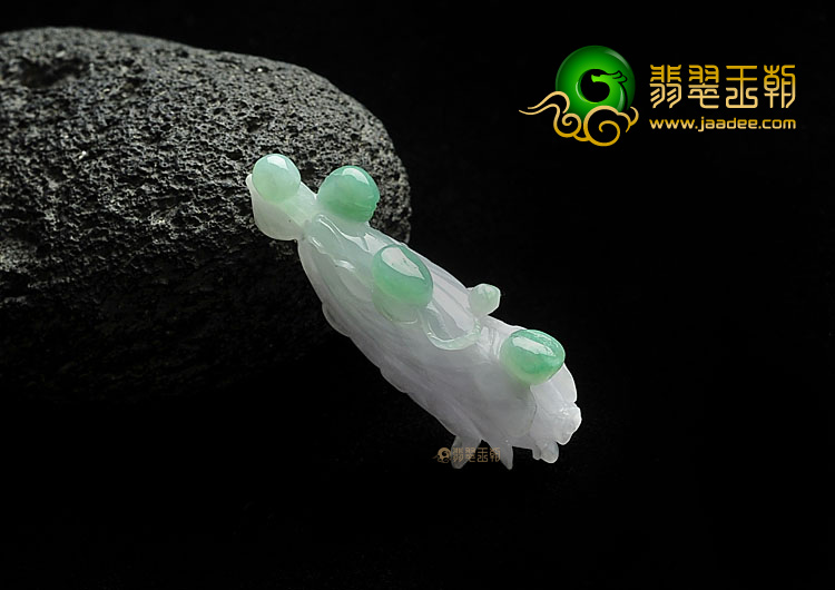 糯冰种淡春带彩缅甸翡翠A货白菜挂件