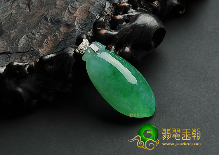 冰种翠色缅甸翡翠A货镶金扣福瓜挂件