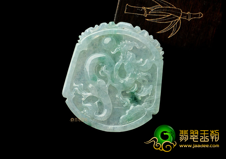 糯冰种飘花缅甸翡翠A货龙凤牌挂件