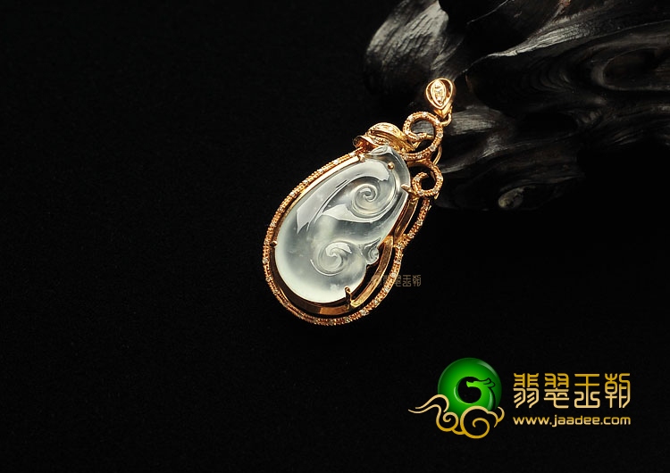 冰种无色缅甸翡翠A货镶玫瑰金如意胸坠(真钻)
