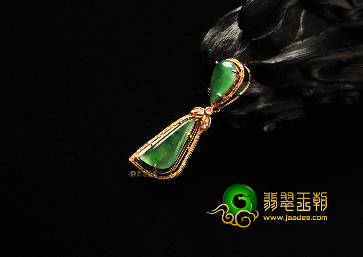 冰种飘花缅甸翡翠A货镶玫瑰金随形胸坠(真钻)