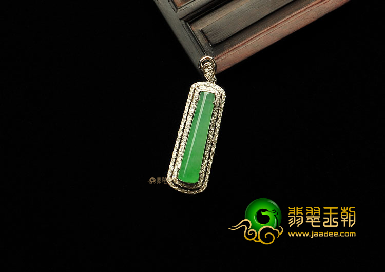 冰种绿晴水缅甸翡翠A货镶白金胸坠(真钻)