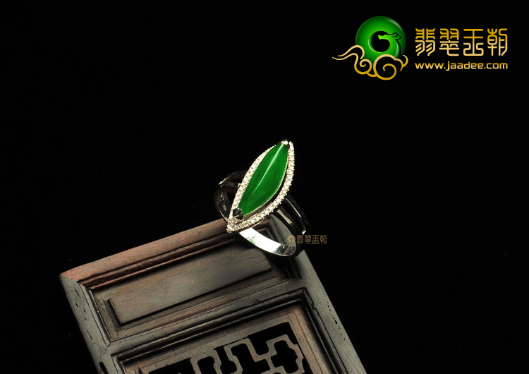 冰种阳绿缅甸翡翠A货镶白金戒指(真钻)