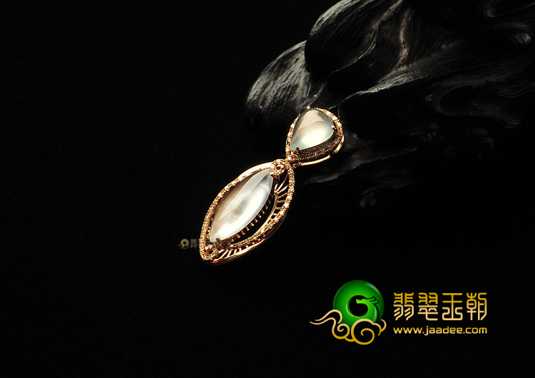 玻璃种无色缅甸翡翠A货镶玫瑰金随形胸坠(真钻)