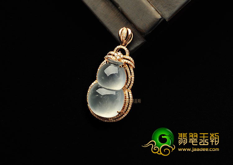冰种淡晴水缅甸翡翠A货镶玫瑰金葫芦胸坠(真钻)
