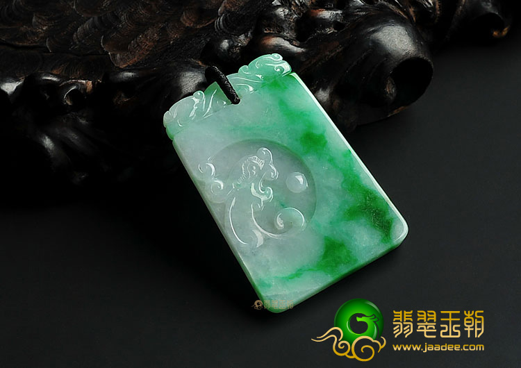 糯冰种翠色缅甸翡翠A货仿古龙牌挂件