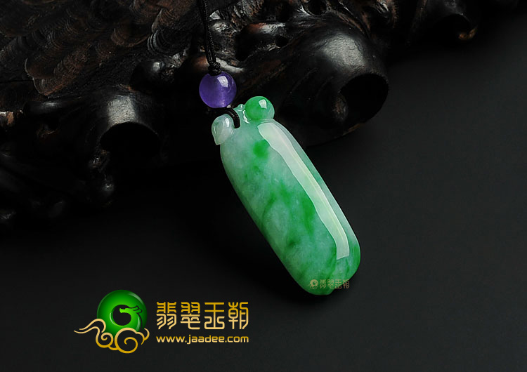 糯冰种翠色缅甸翡翠A货福瓜挂件