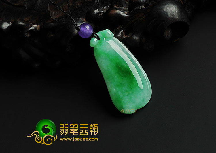 糯冰种翠色缅甸翡翠A货福瓜挂件