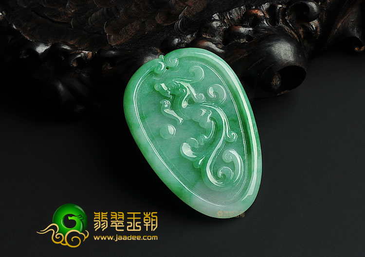糯冰种翠色缅甸翡翠A货仿古龙凤牌挂件