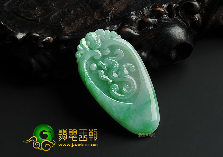 糯冰种翠色缅甸翡翠A货仿古龙凤牌挂件
