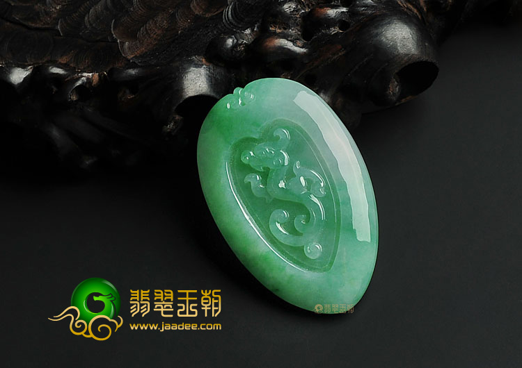 糯冰种翠色缅甸翡翠A货仿古龙凤牌挂件