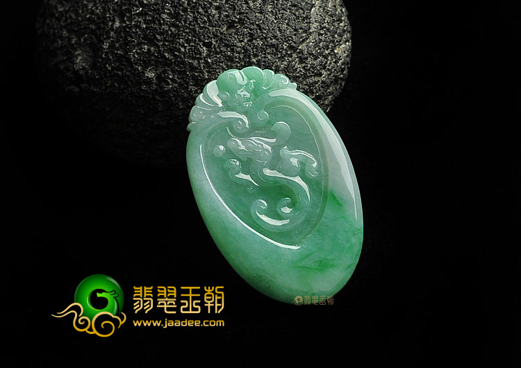 糯冰种翠色缅甸翡翠A货仿古龙凤牌挂件