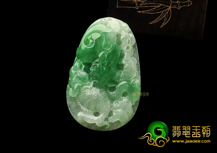 糯冰种飘翠缅甸翡翠A货年年有余挂件