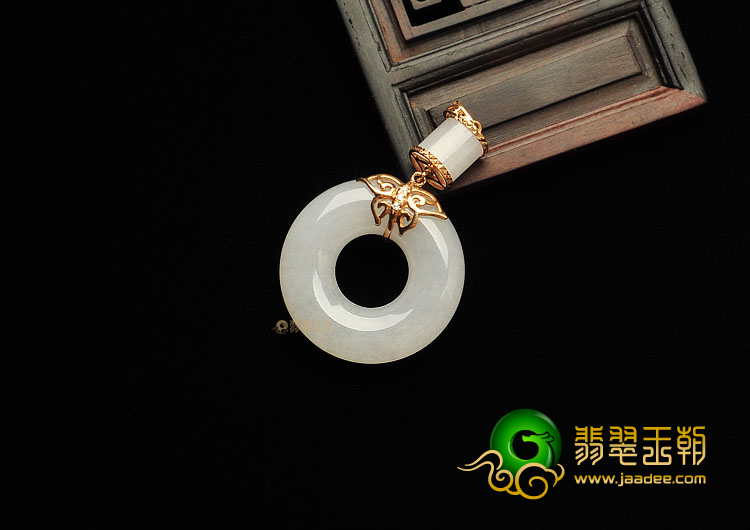糯冰种无色缅甸翡翠A货镶玫瑰金平安环胸坠(真钻)