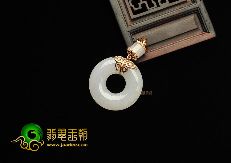 糯冰种无色缅甸翡翠A货镶玫瑰金平安环胸坠(真钻)