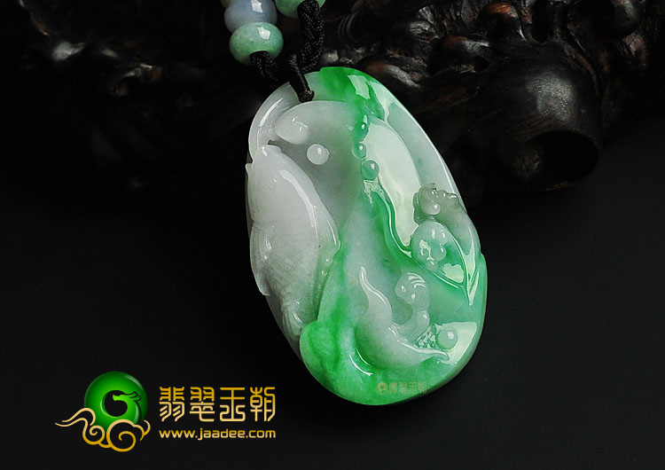 糯冰种翠色缅甸翡翠A货年年有余挂件
