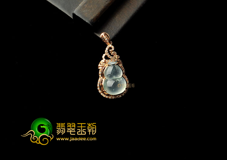 (超值推荐)冰玻种略飘花缅甸翡翠A货镶玫瑰金葫芦胸坠(真钻)
