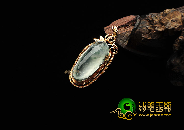 （超值推荐）冰玻种略飘花缅甸翡翠A货镶玫瑰金福瓜胸坠(真钻)