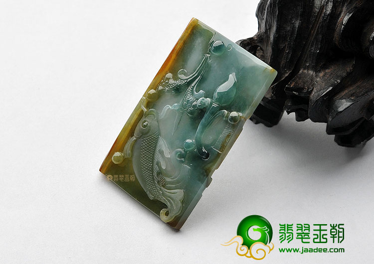 糯冰种三彩缅甸翡翠A货年年有余挂件