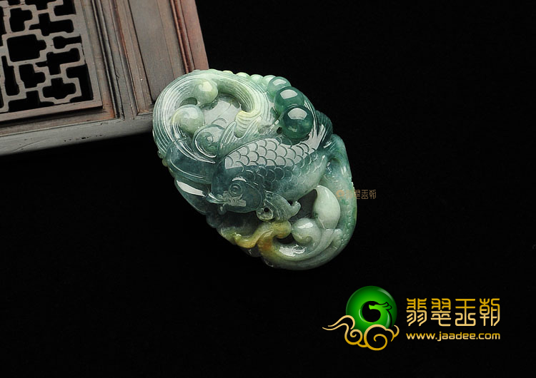 糯冰种蓝水略带黄翡缅甸翡翠A货年年有余挂件