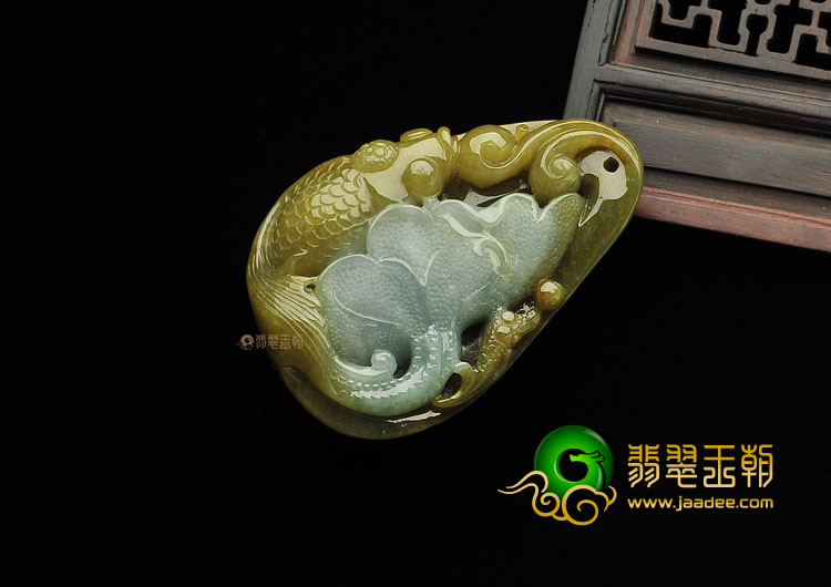 糯冰种褐黄翡缅甸翡翠A货年年有余挂件