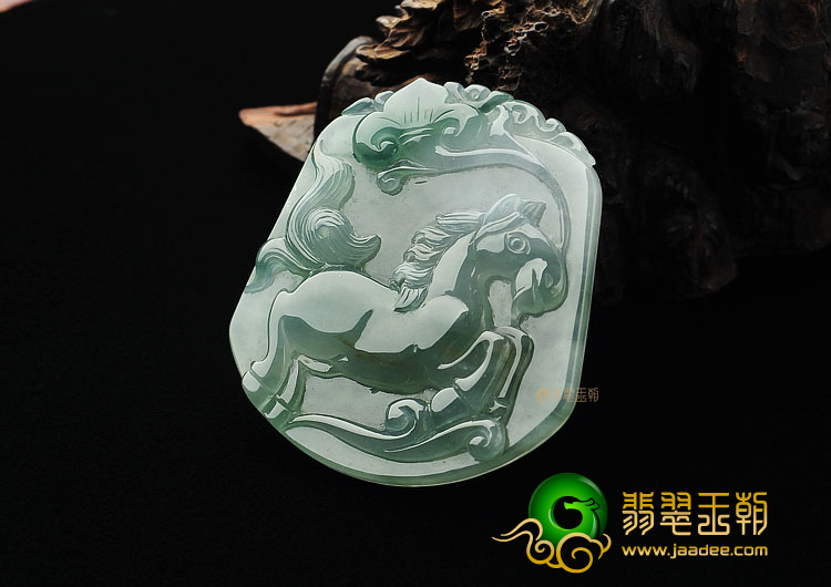 冰种飘花缅甸翡翠A货马到成功挂件