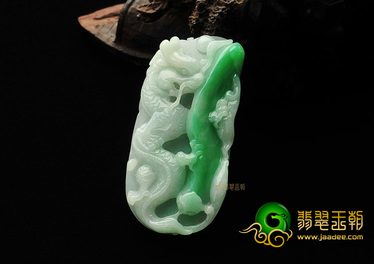 糯冰种飘翠缅甸翡翠A货龙牌挂件