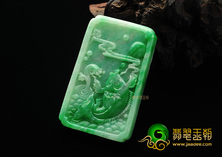 糯冰种翠色缅甸翡翠A货年年有余挂件