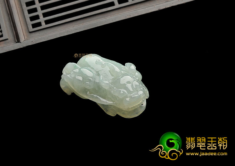 糯冰种晴水缅甸翡翠A货貔貅挂件