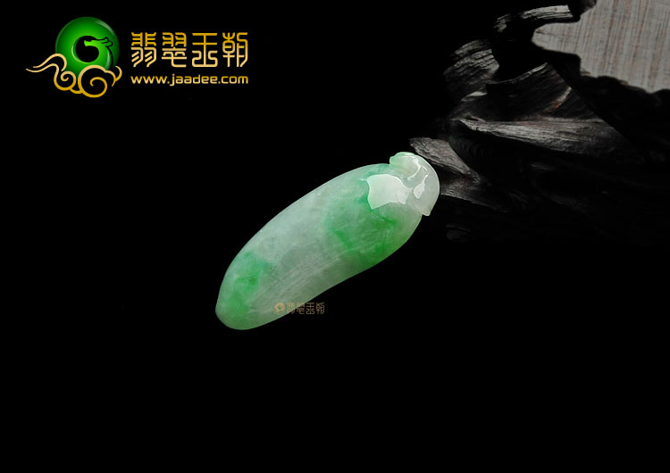 糯冰种飘翠缅甸翡翠A货福瓜挂件