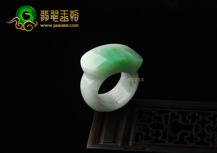 糯冰种略飘翠缅甸翡翠A货指环