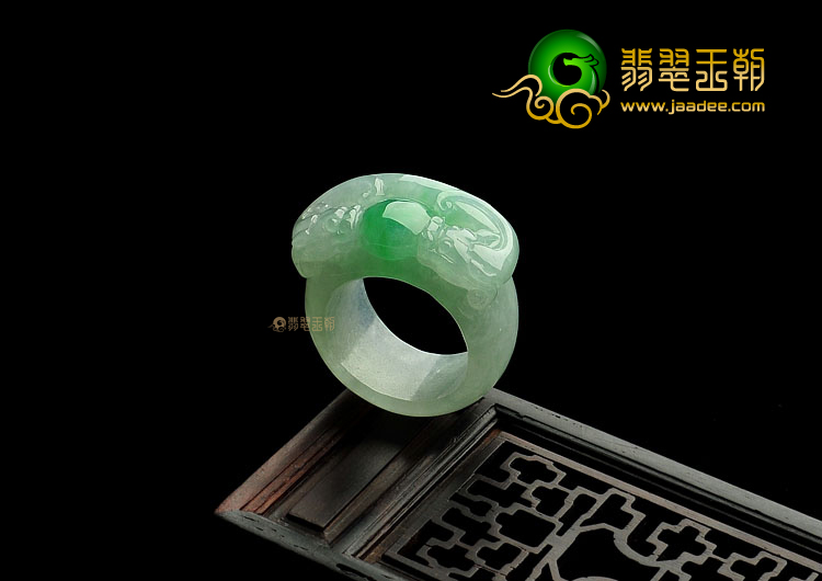 糯冰种略飘翠缅甸翡翠A货双龙戏珠指环