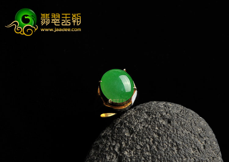 冰种翠色缅甸翡翠A货戒面