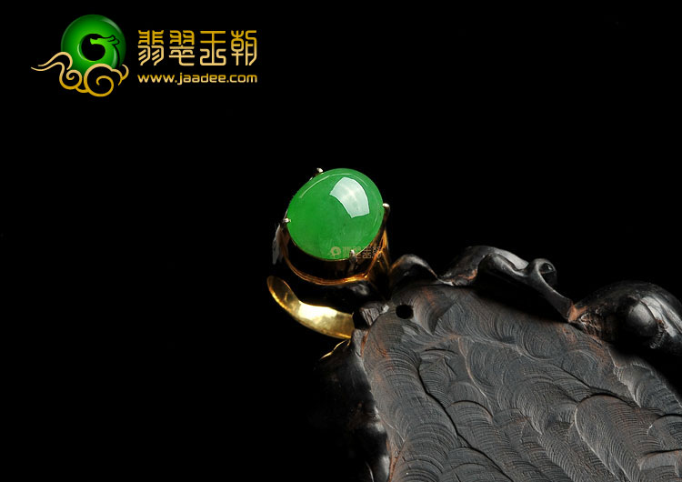 冰种翠色缅甸翡翠A货戒面