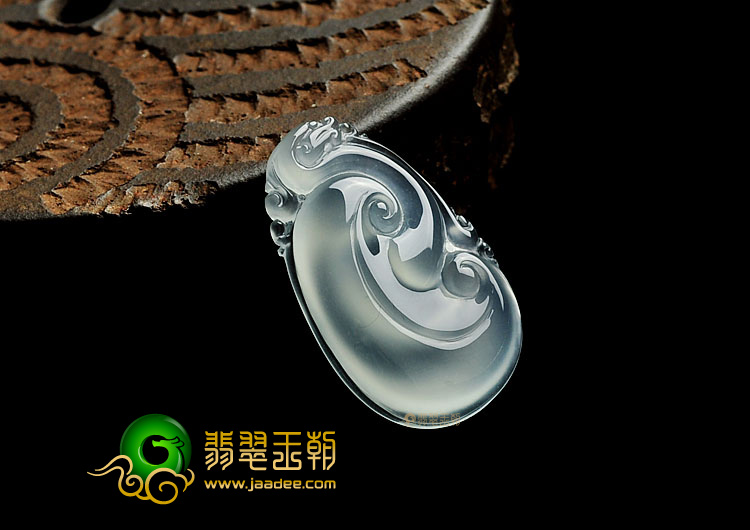 冰玻种淡晴水缅甸翡翠A货如意挂件