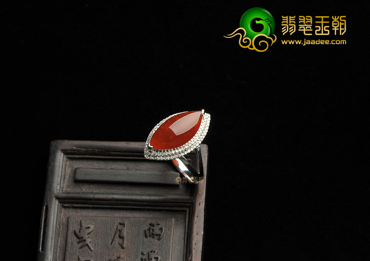 糯冰种红翡缅甸翡翠A货镶白金马眼戒指(真钻)
