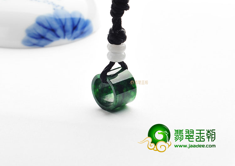 糯冰种浓绿缅甸翡翠A货路路通挂件