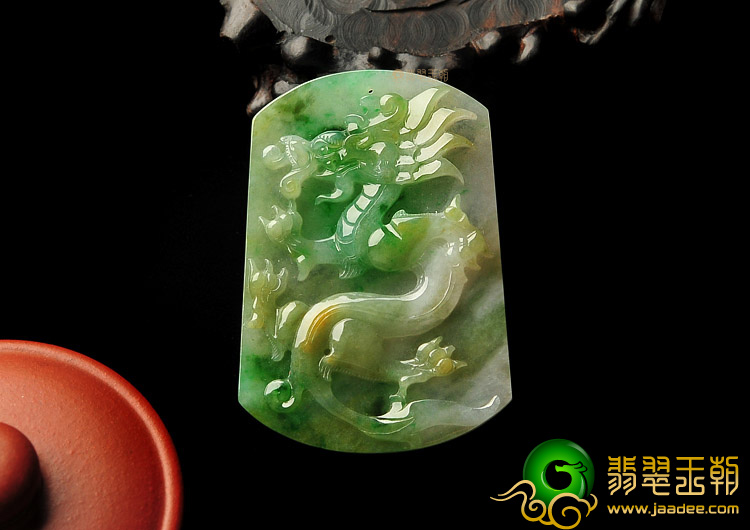 糯冰种黄加绿缅甸翡翠A货龙凤牌挂件