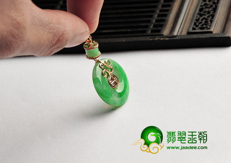 冰种翠色缅甸翡翠A货镶玫瑰金平安扣胸坠(真钻)