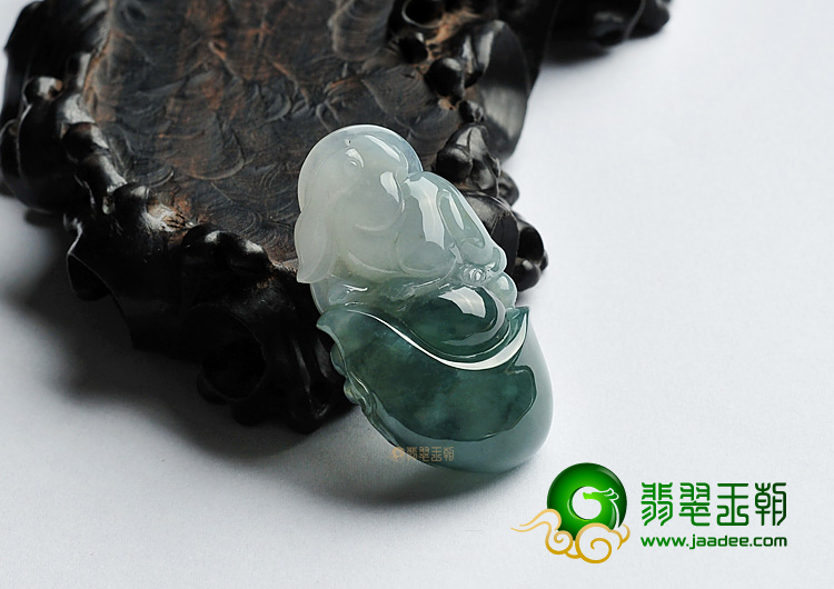 糯冰种晴水缅甸翡翠A货玉兔挂件